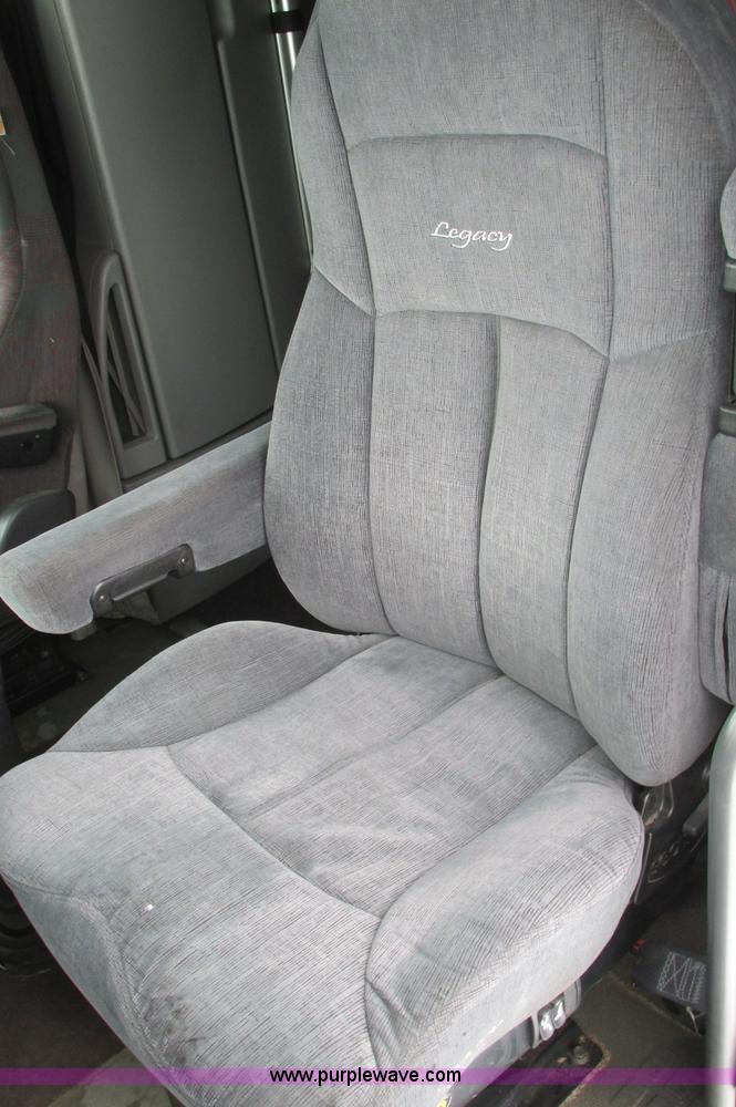 image for item E5240 2004 Volvo VNL 64T semi truck