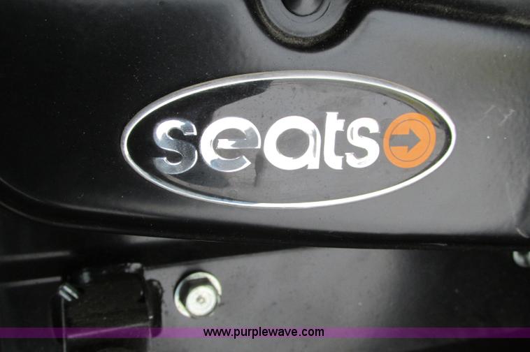 image for item E5240 2004 Volvo VNL 64T semi truck