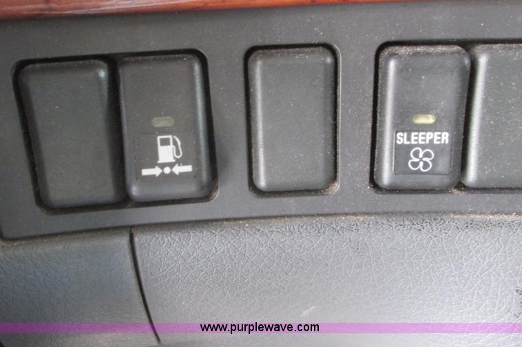 image for item E5240 2004 Volvo VNL 64T semi truck