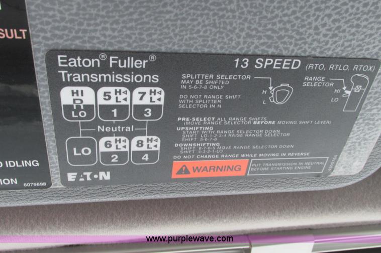 image for item E5240 2004 Volvo VNL 64T semi truck