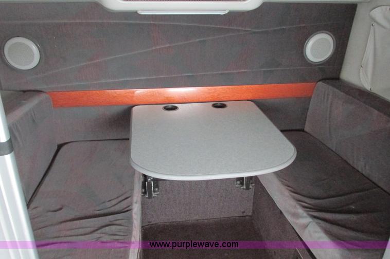 image for item E5240 2004 Volvo VNL 64T semi truck