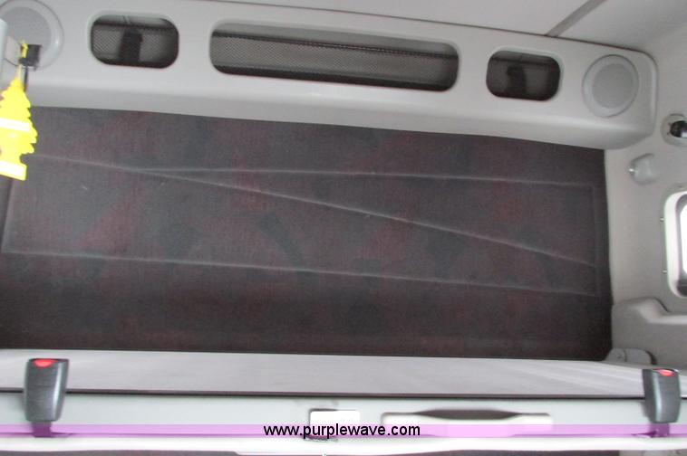 image for item E5240 2004 Volvo VNL 64T semi truck