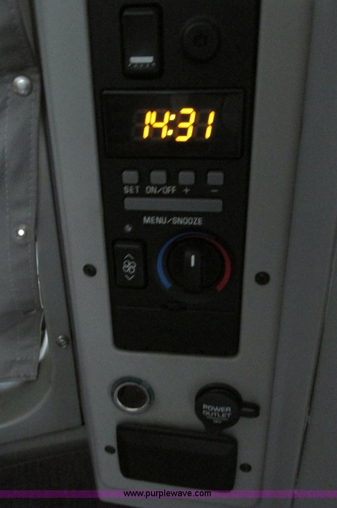 image for item E5240 2004 Volvo VNL 64T semi truck