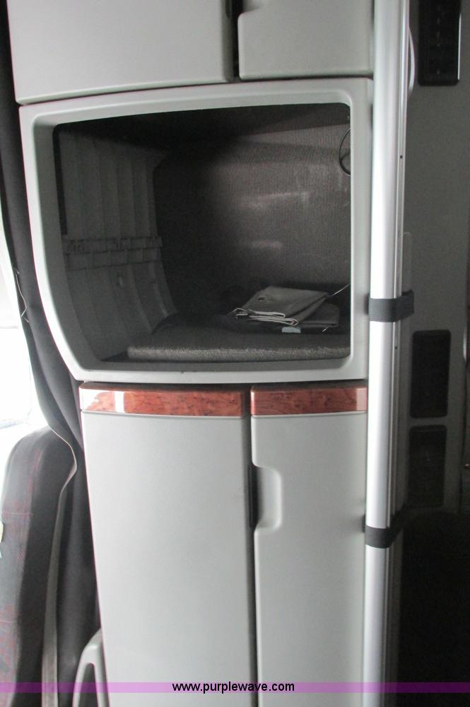 image for item E5240 2004 Volvo VNL 64T semi truck