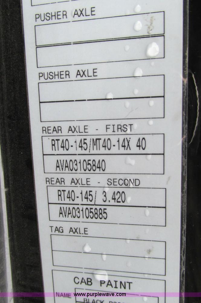 image for item E5240 2004 Volvo VNL 64T semi truck