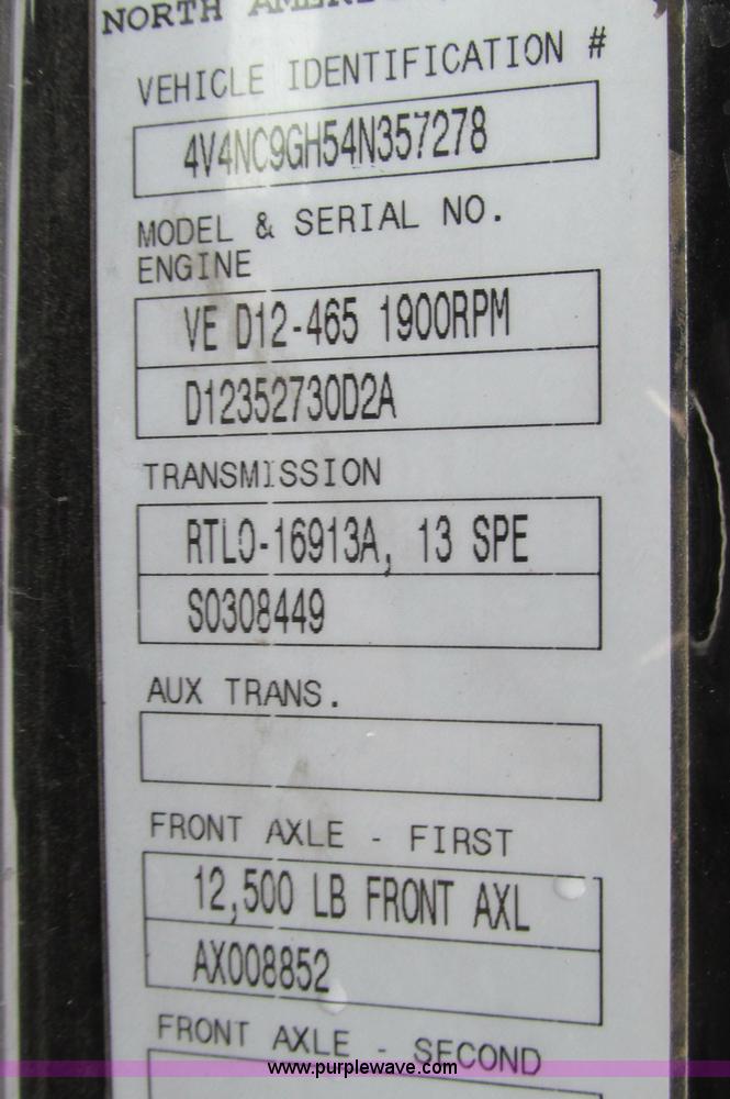 image for item E5240 2004 Volvo VNL 64T semi truck