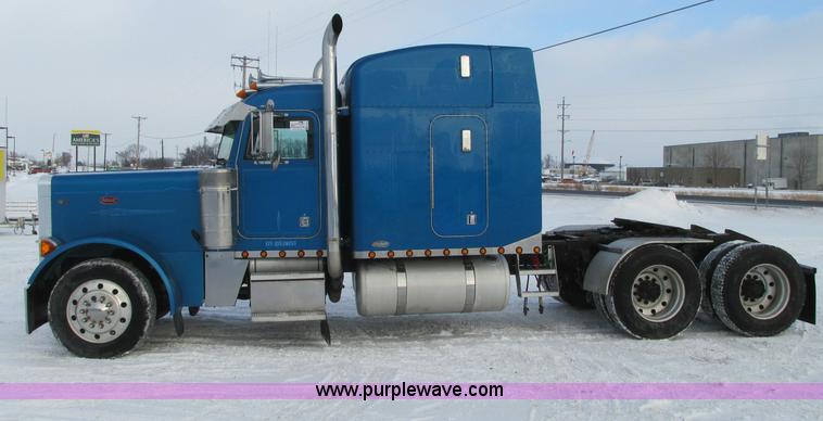 image for item E5241 2001 Peterbilt 379 semi truck