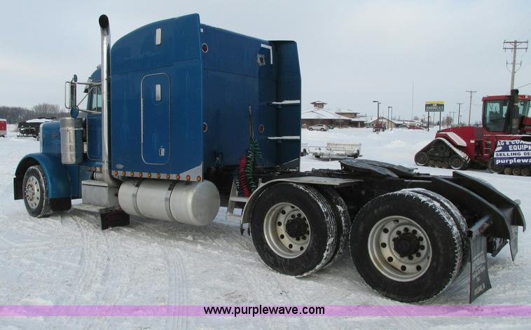 image for item E5241 2001 Peterbilt 379 semi truck