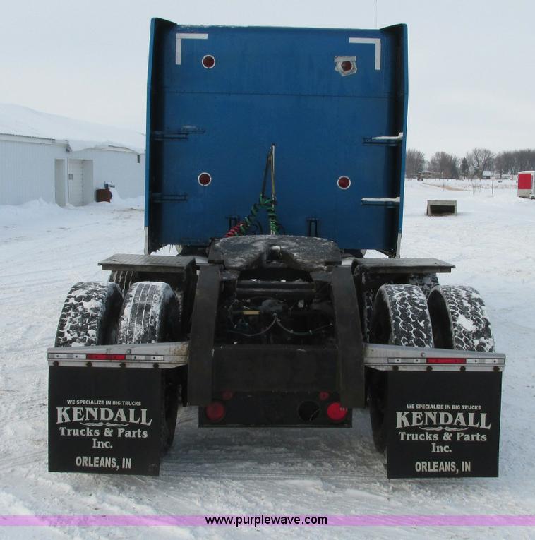 image for item E5241 2001 Peterbilt 379 semi truck