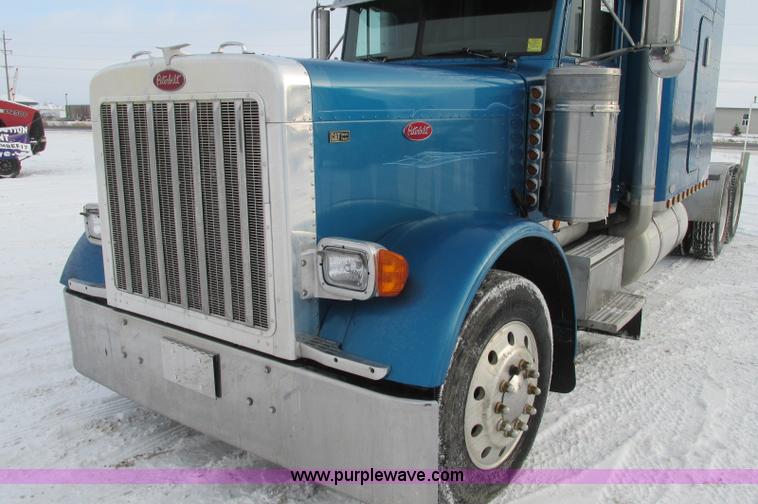 image for item E5241 2001 Peterbilt 379 semi truck