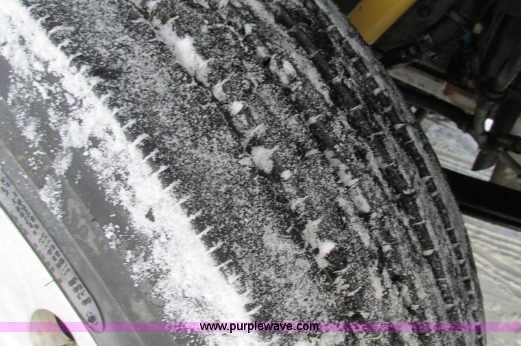 image for item E5241 2001 Peterbilt 379 semi truck