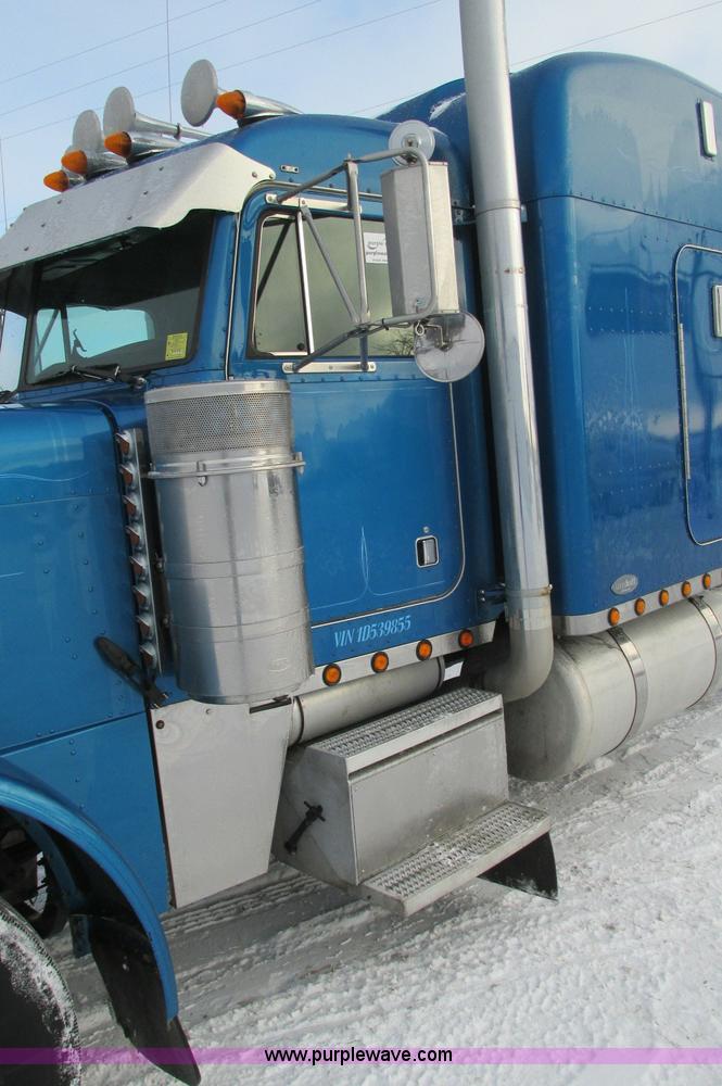 image for item E5241 2001 Peterbilt 379 semi truck