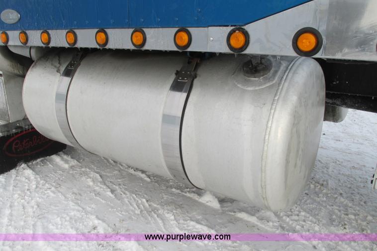 image for item E5241 2001 Peterbilt 379 semi truck