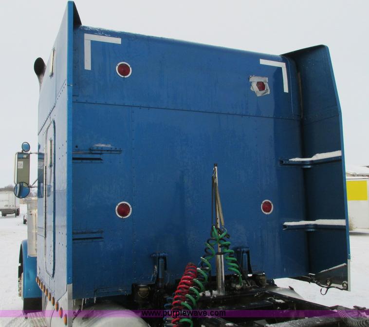 image for item E5241 2001 Peterbilt 379 semi truck