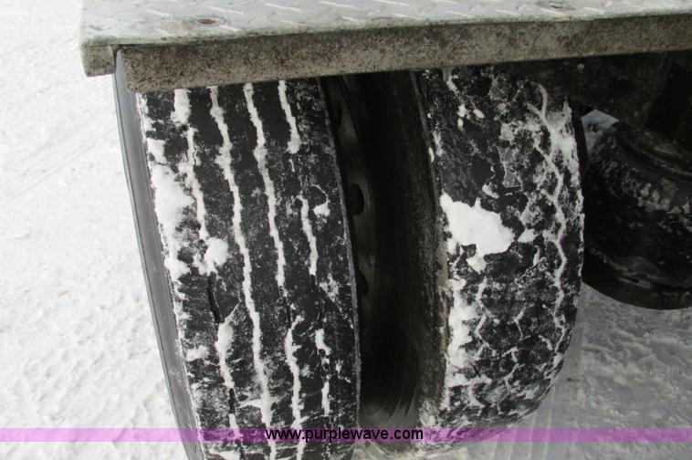 image for item E5241 2001 Peterbilt 379 semi truck