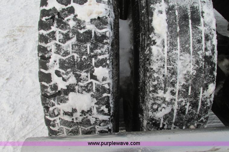 image for item E5241 2001 Peterbilt 379 semi truck