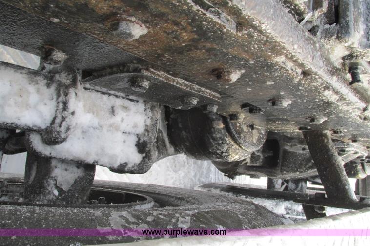 image for item E5241 2001 Peterbilt 379 semi truck