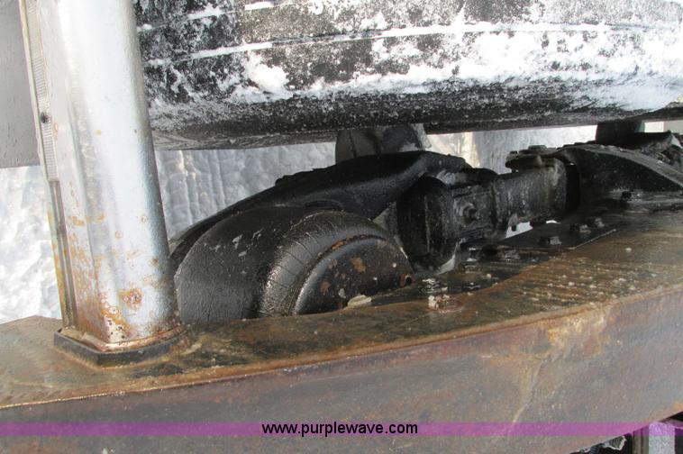 image for item E5241 2001 Peterbilt 379 semi truck