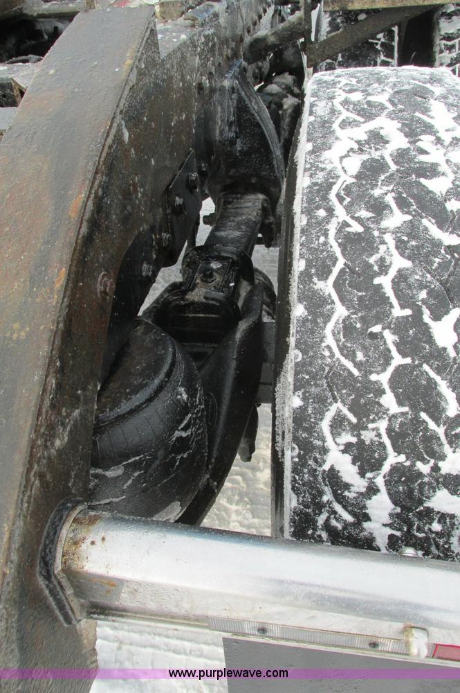 image for item E5241 2001 Peterbilt 379 semi truck