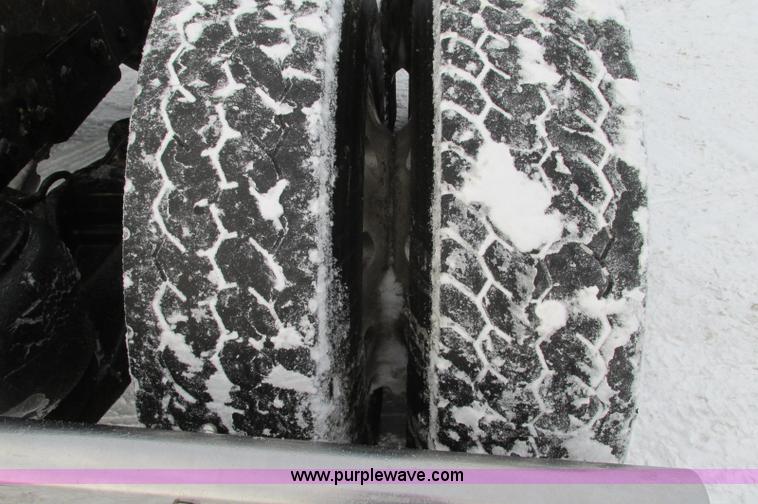 image for item E5241 2001 Peterbilt 379 semi truck