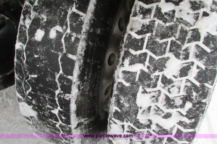 image for item E5241 2001 Peterbilt 379 semi truck