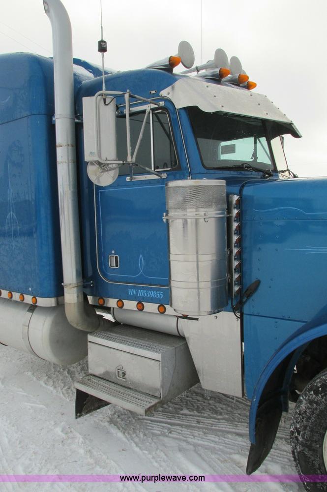 image for item E5241 2001 Peterbilt 379 semi truck