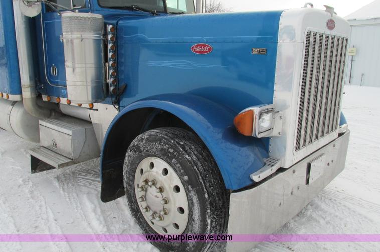 image for item E5241 2001 Peterbilt 379 semi truck