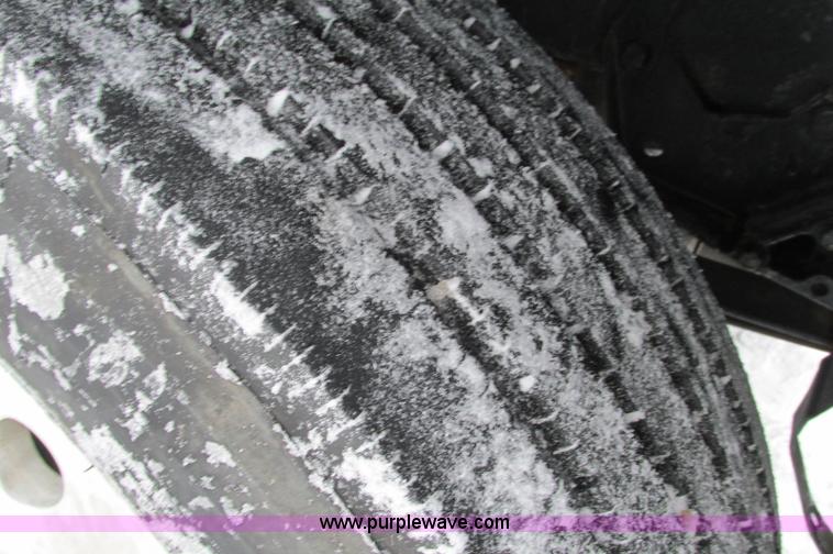 image for item E5241 2001 Peterbilt 379 semi truck