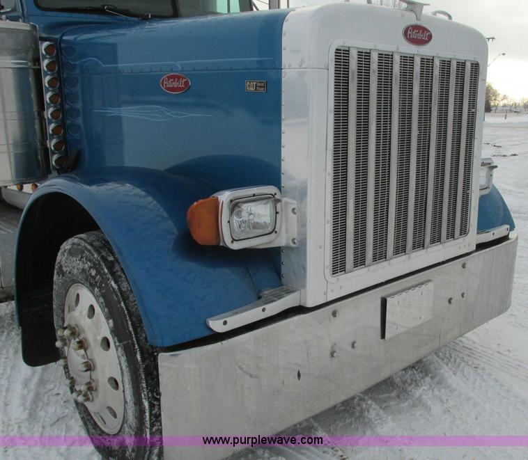 image for item E5241 2001 Peterbilt 379 semi truck