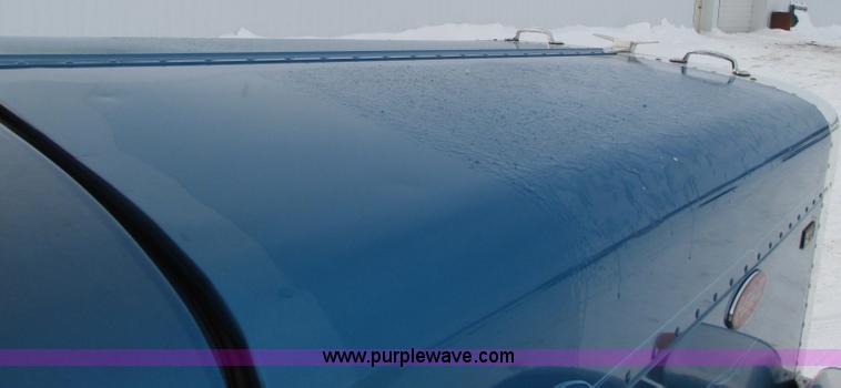 image for item E5241 2001 Peterbilt 379 semi truck