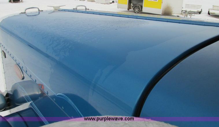 image for item E5241 2001 Peterbilt 379 semi truck