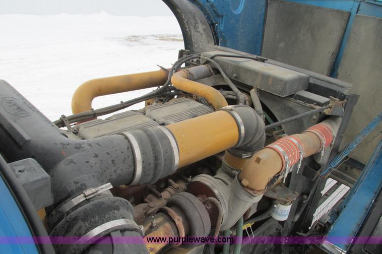 image for item E5241 2001 Peterbilt 379 semi truck