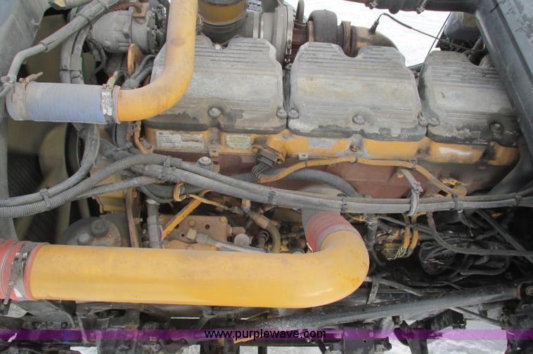 image for item E5241 2001 Peterbilt 379 semi truck