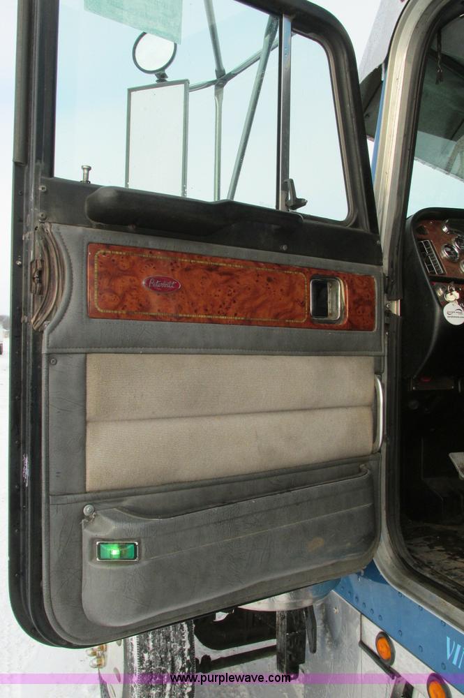 image for item E5241 2001 Peterbilt 379 semi truck