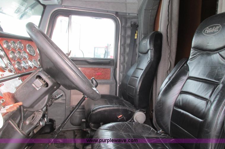 image for item E5241 2001 Peterbilt 379 semi truck