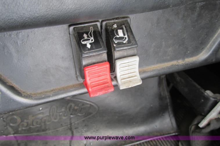 image for item E5241 2001 Peterbilt 379 semi truck