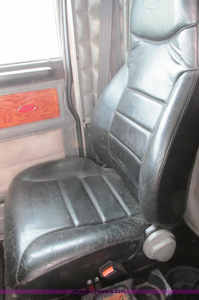 image for item E5241 2001 Peterbilt 379 semi truck