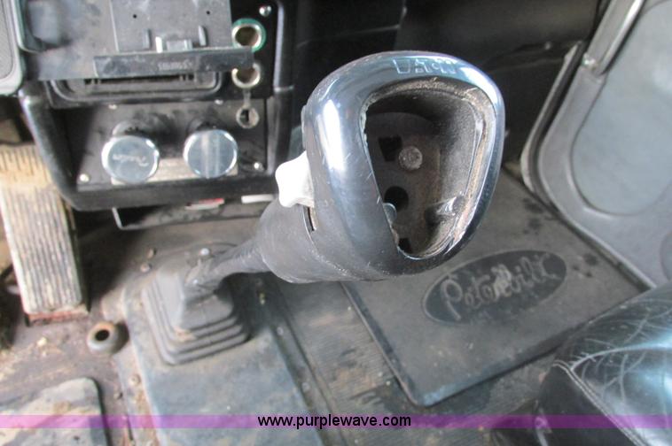 image for item E5241 2001 Peterbilt 379 semi truck