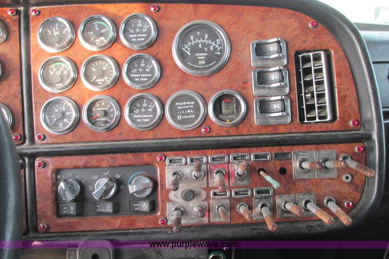 image for item E5241 2001 Peterbilt 379 semi truck