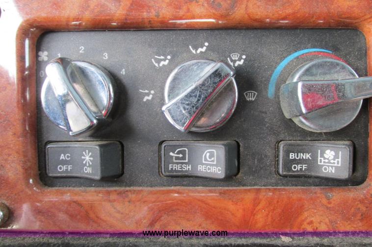 image for item E5241 2001 Peterbilt 379 semi truck