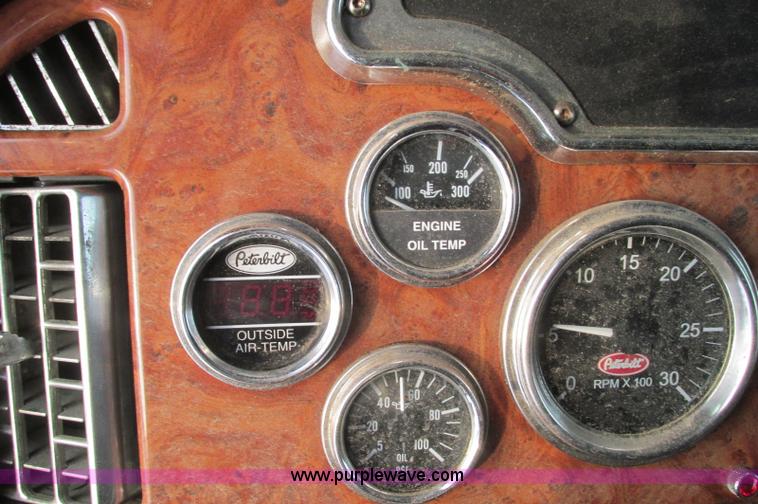 image for item E5241 2001 Peterbilt 379 semi truck