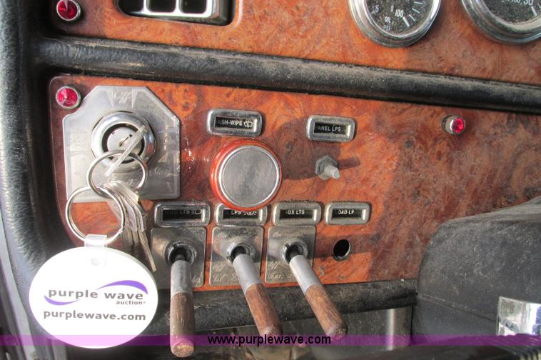 image for item E5241 2001 Peterbilt 379 semi truck