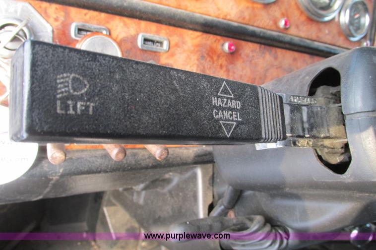 image for item E5241 2001 Peterbilt 379 semi truck