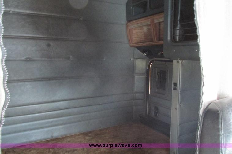 image for item E5241 2001 Peterbilt 379 semi truck