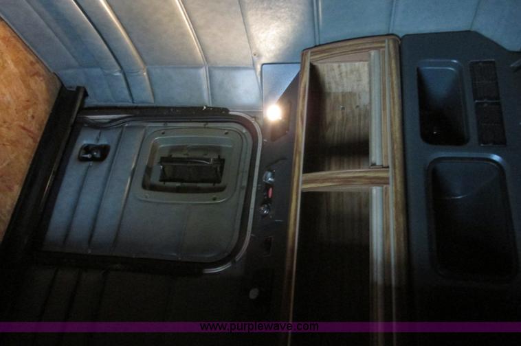 image for item E5241 2001 Peterbilt 379 semi truck