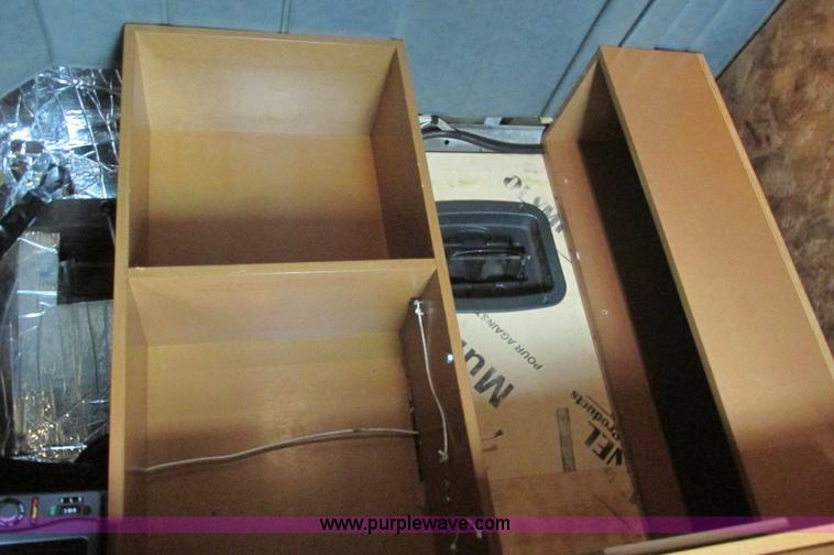 image for item E5241 2001 Peterbilt 379 semi truck