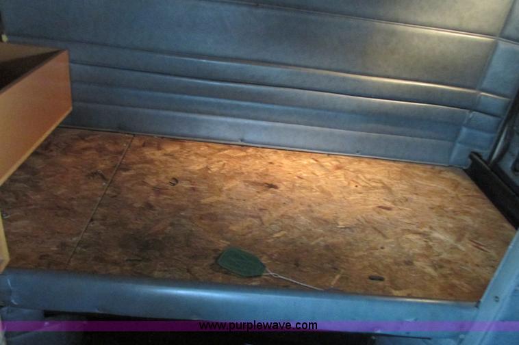 image for item E5241 2001 Peterbilt 379 semi truck