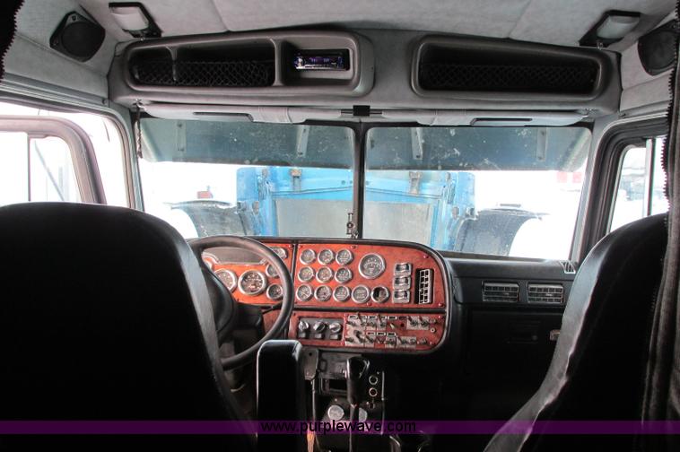 image for item E5241 2001 Peterbilt 379 semi truck