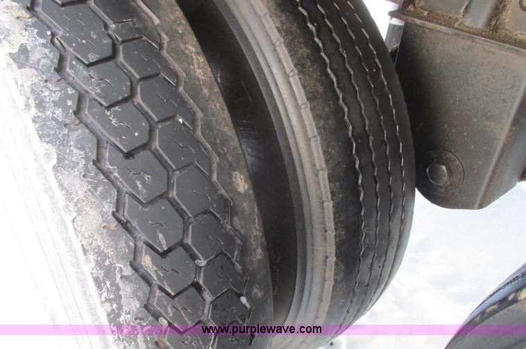 image for item E5242 2011 Timpte tandem axle hopper bottom trailer