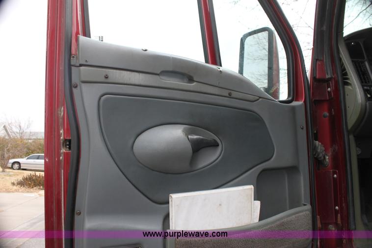 image for item G4454 1997 Kenworth T2000 semi truck